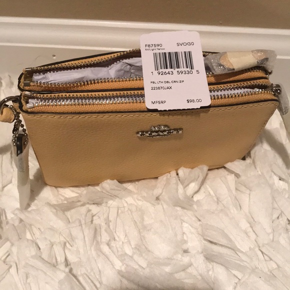 Light yellow wristlet wallet - Picture 3 of 3